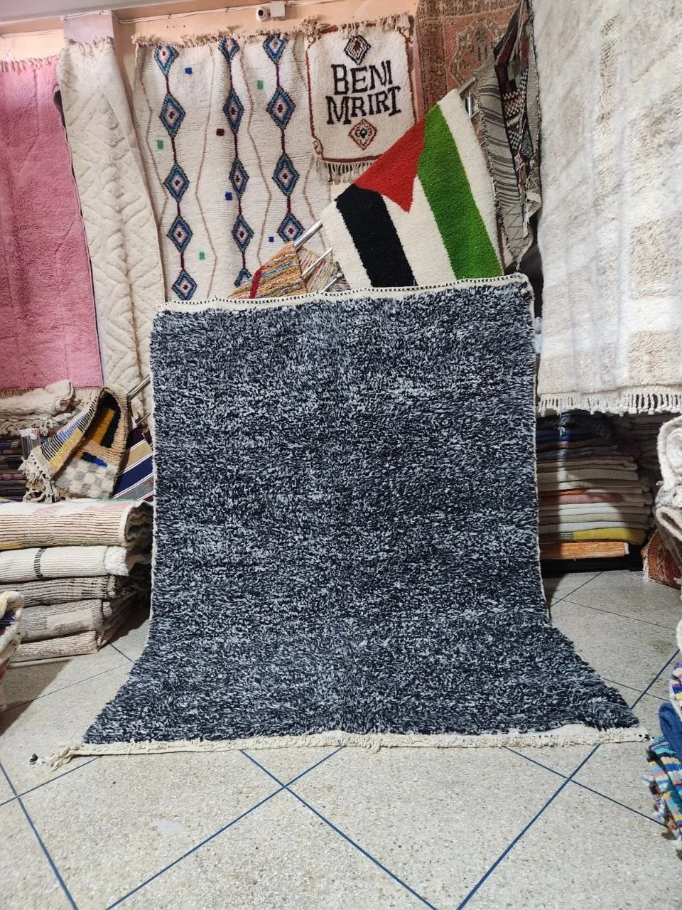 Deep charcoal Mrirt rug