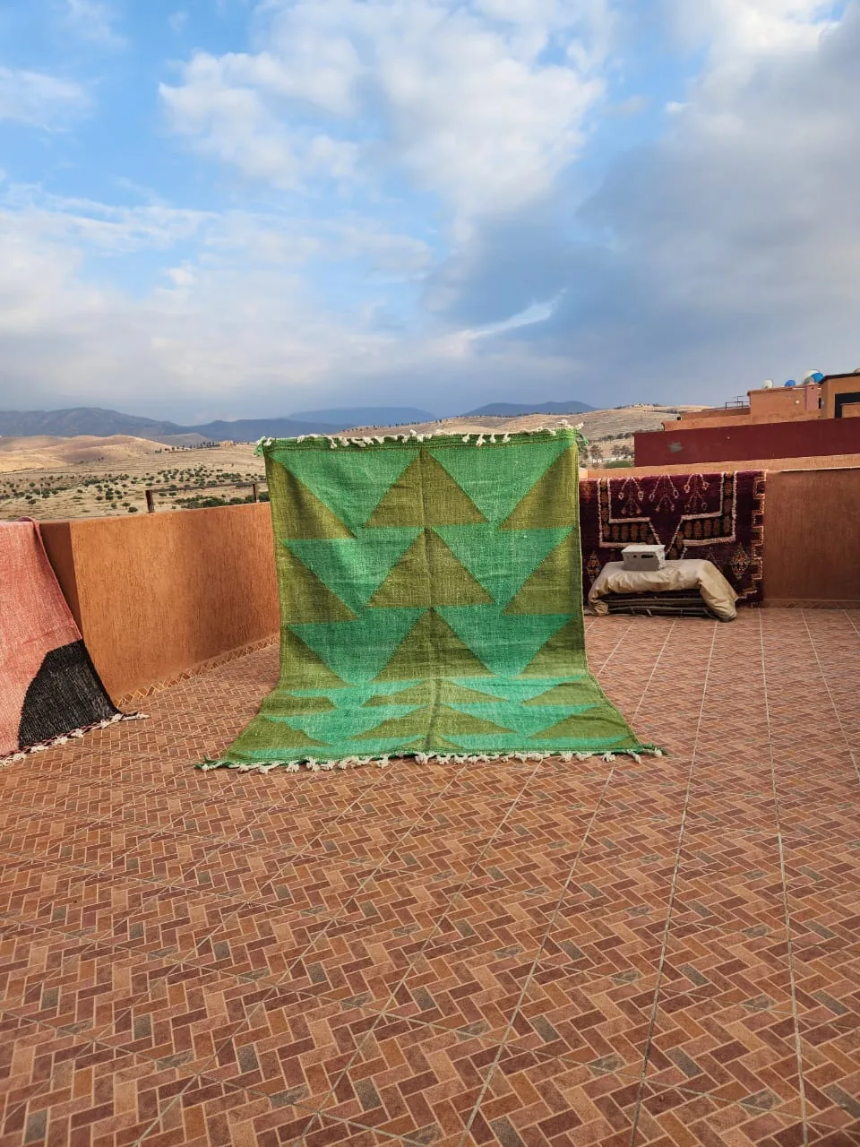 Vivid emerald green and ivory flat-woven Kilim with stacked triangle motifs