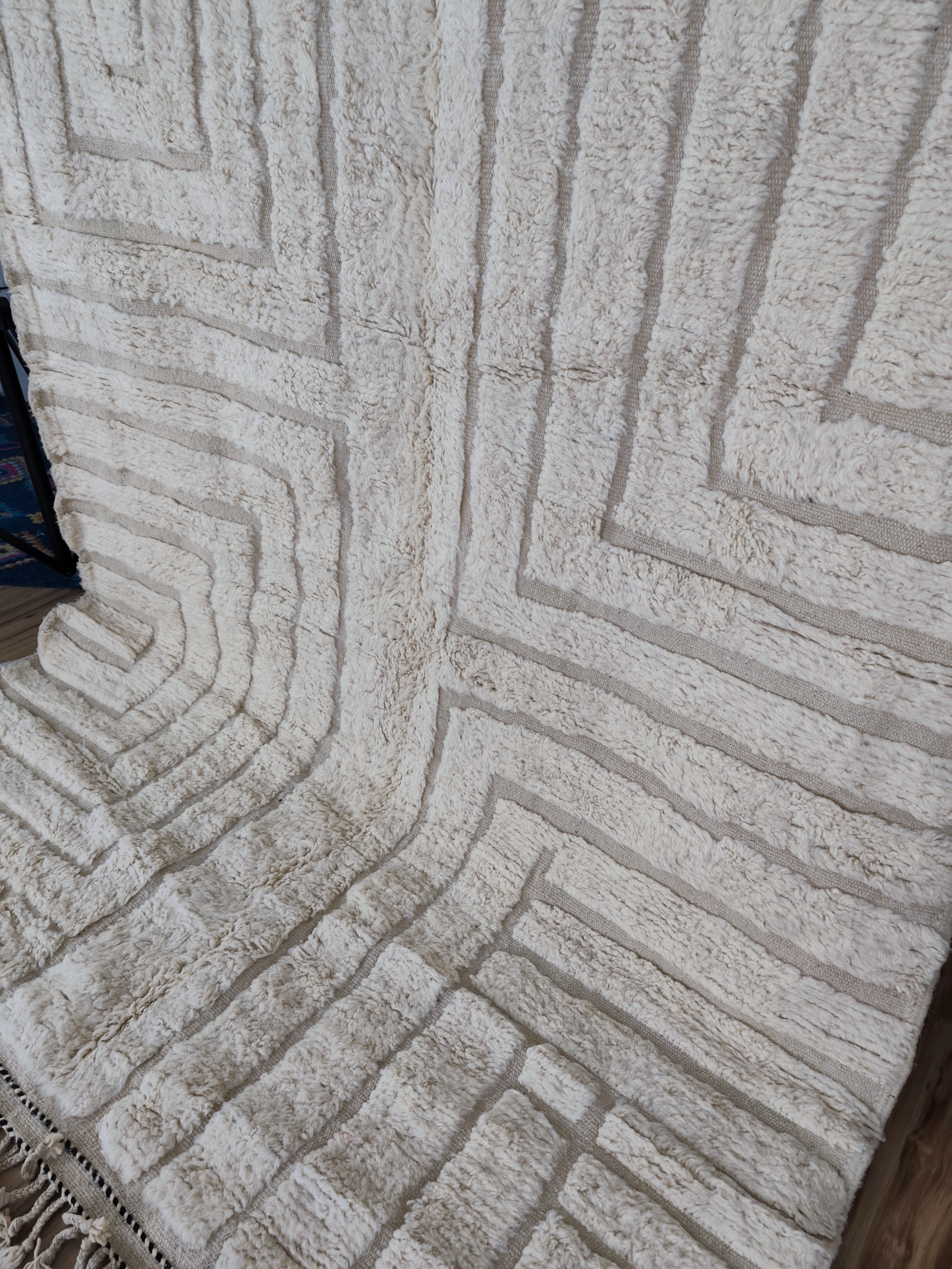 Carved ivory Moroccan rug with sculptured maze labyrinth pattern