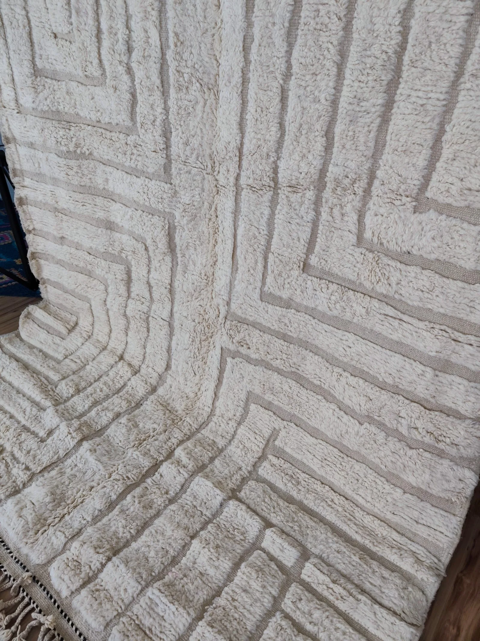 Carved ivory Moroccan rug with sculptured maze labyrinth pattern