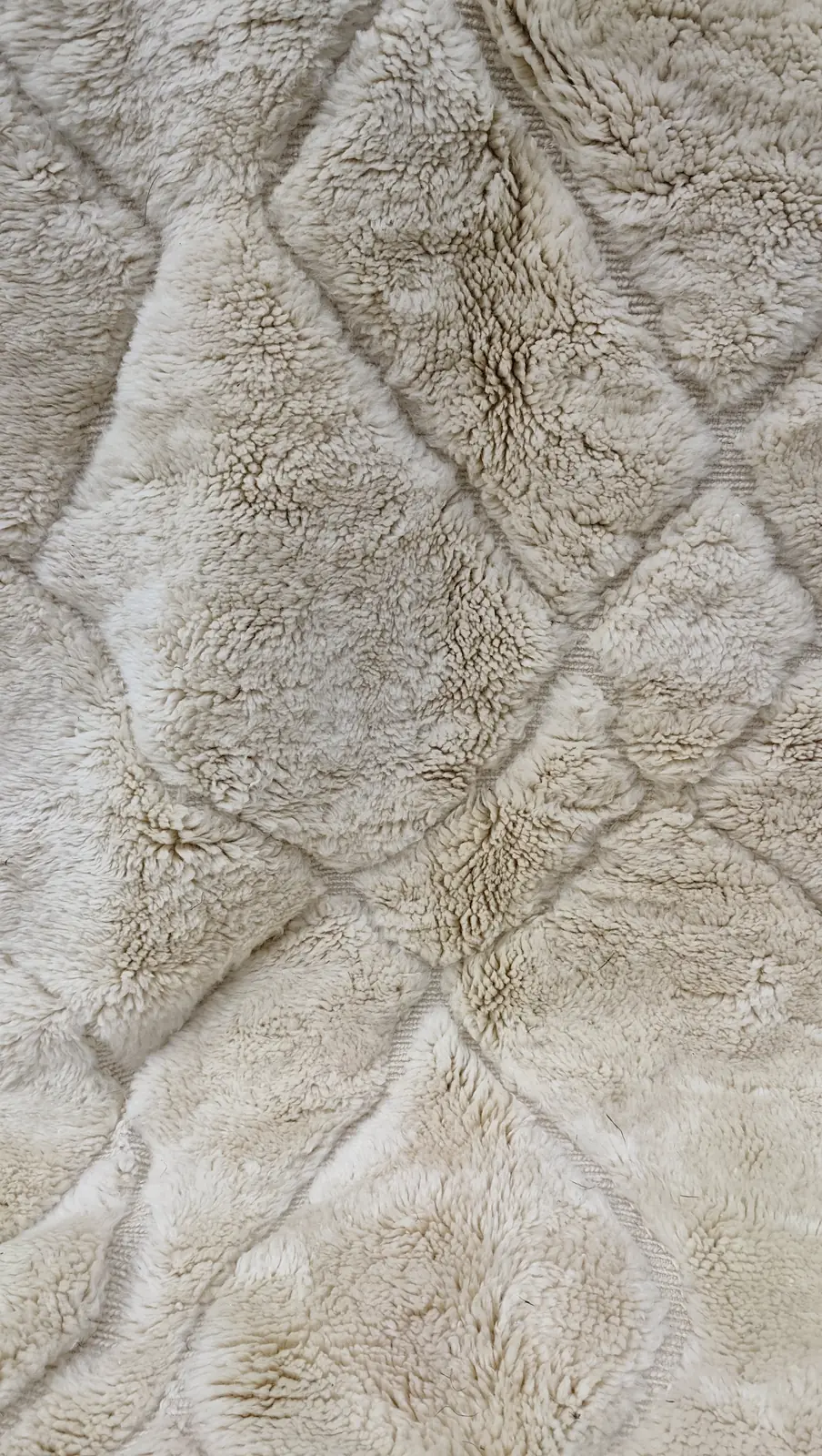 Tafsut — the lattice at close range, each line pressed into high-pile wool, view 11 of 18