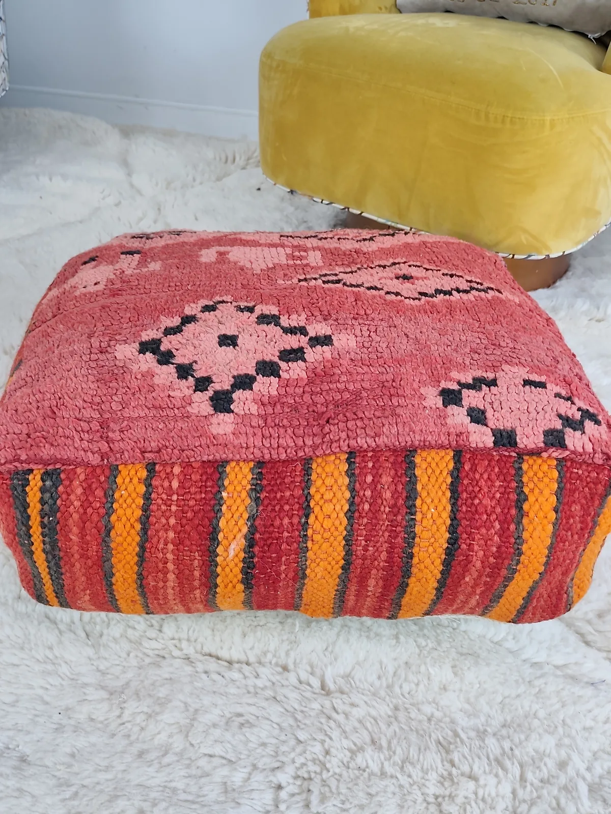 Damya — coral stripe pouf, top face seen from above, view 3 of 7
